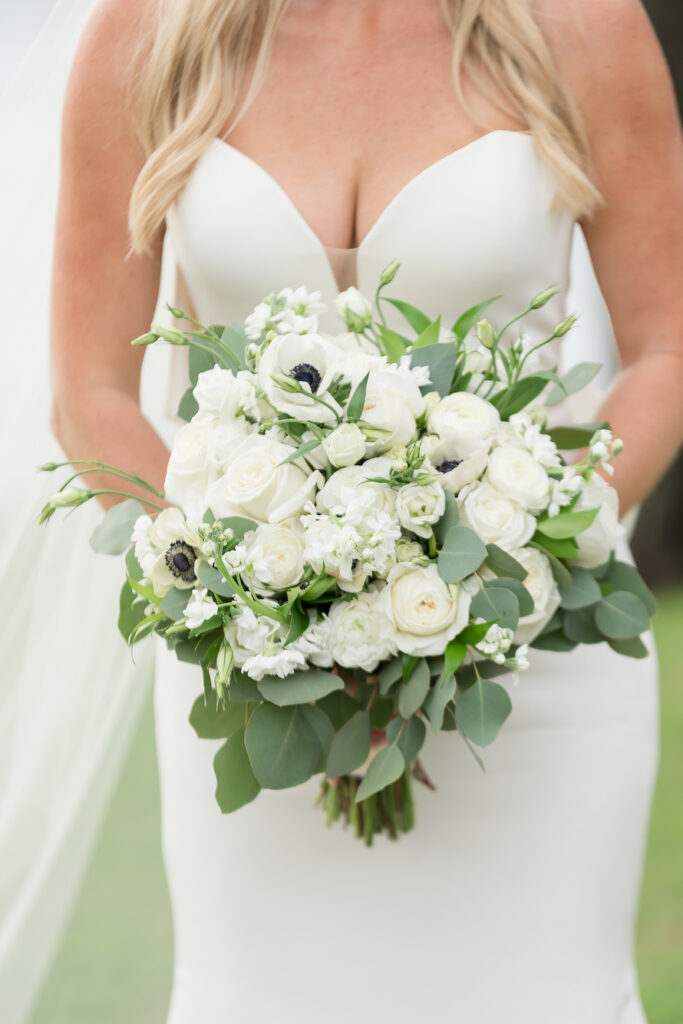 greenery white wedding bouquet