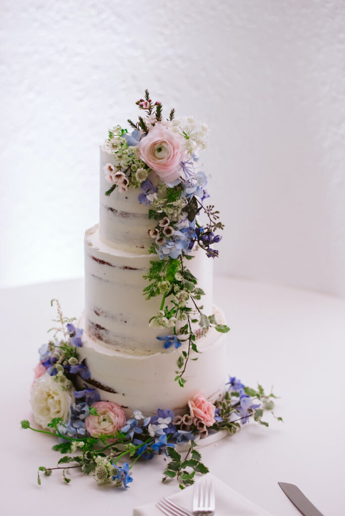 spring wedding colors cake